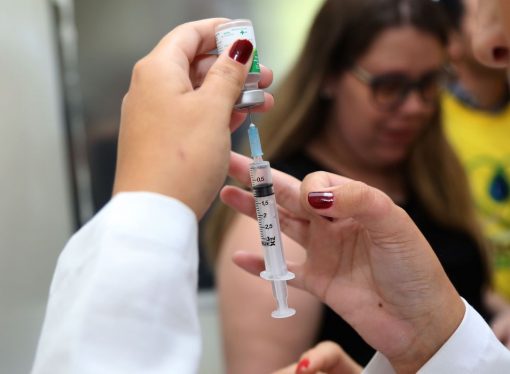 Quinta-feira tem vacina contra gripe para profissionais da educação no EEMOP
